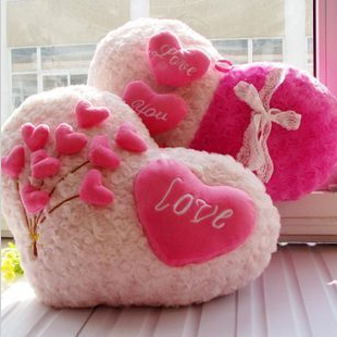 特价可爱浪漫爱心形抱枕 情侣创意玫瑰花靠垫 生日情人节礼品