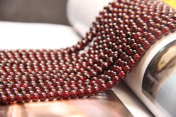 DIY手工饰品配件材料 正品天然水晶3-10mm酒红石榴串珠石散珠批发
