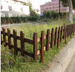 厂家直销炭化花园田园园艺木栅栏木篱笆防腐木栅栏围栏栅木护栏