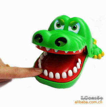 满30元包邮大号盒咬手指鳄鱼拔牙齿经典的亲子游戏玩具儿童玩具