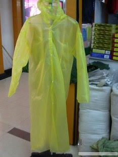 一次性雨衣 PE真丝四扣 带袖 长大衣 长雨衣（2元一个）