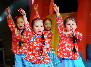 六一小铁梅演出服白毛女喜儿表演服村姑儿童舞蹈服大花布红歌合唱