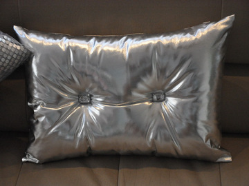 银色抱枕 漆皮 新古典抱枕 现代抱枕 中间长型钻石 样板房抱枕