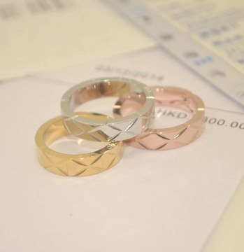 个性时尚字母压纹钛钢戒指18K玫瑰金开口对戒情侣女指环饰品