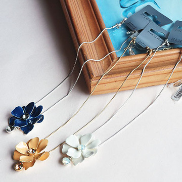 丹麦PG P牌 很貌美的一朵立体 珐琅釉色 花朵 水晶坠项链 3色