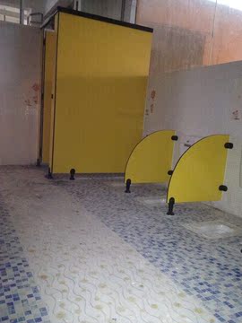 厂家幼儿园厕所隔板小便挡板幼稚园彩色防潮板 厂家直销