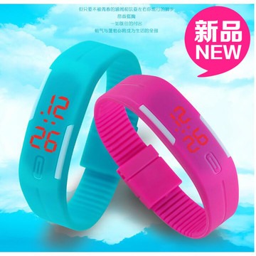 时尚个性韩版潮流LED运动手环儿童学生男女情侣果冻电子表腕表