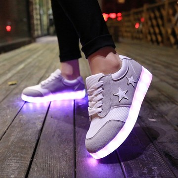 韩版春夏季发光鞋七彩情侣款USB充电鬼步舞鞋夜光板鞋男女荧光鞋