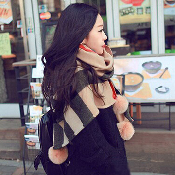 韩版女士围巾女冬季羊绒女式围巾长款毛球围脖英伦格子披肩围巾