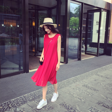 2015夏季新款韩版红色雪纺压褶度假风无袖连衣裙宽松百褶裙子女潮