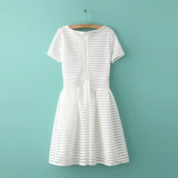 2015年夏装新品蕾丝镂空立体剪裁时尚大牌条纹镂空短袖连衣裙