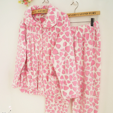 新款白底粉红爱心可爱图案温暖加厚珊瑚绒女士口袋家居服套装睡衣