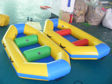 水上充气船水上玩具充气船儿童充气船水上翘翘板水上陀螺水上滑梯