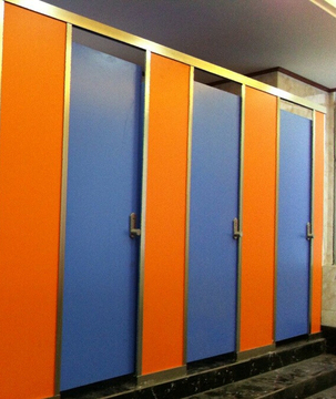 卫生间隔断 彩色厕所隔板 颜色定制洗手间隔断 抗倍特板隔断墙