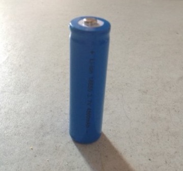18650锂电池 强光手电筒充电电池 3.7v带保护板 头灯充电器3.5mm