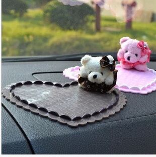 汽车专用小熊爱心防滑垫情侣款可爱娃娃