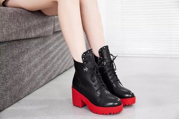 2014英伦大牌简约短靴女厚底坡跟机车靴流行红底黑色高跟拼色女鞋