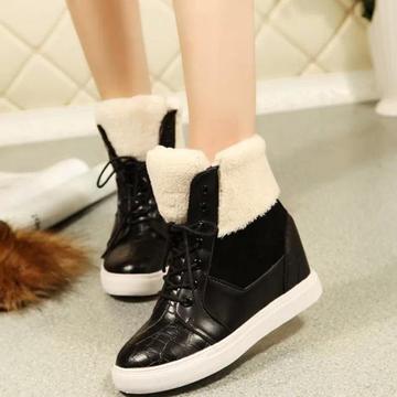 冬季韩版短靴初中学生休闲棉鞋高中生女生靴平跟黑色内增高雪地靴