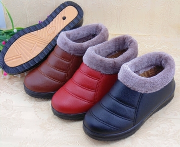 老北京布鞋女冬季妈妈PU皮棉鞋防水防滑平底窝窝鞋中老年居家保暖