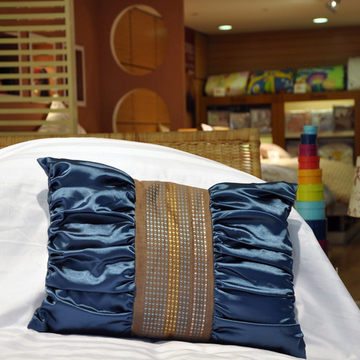 高档抱枕 蓝色长枕 双面纺丝面料 中间条纹花纹 新古典 欧式抱枕