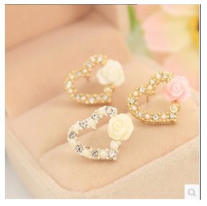 韩版时尚精致爱心珍珠镶钻玫瑰花耳钉耳饰批发