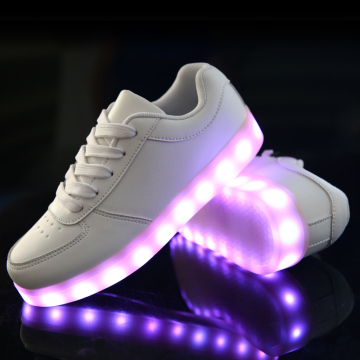 花样皇后情侣款发光鞋男女休闲运动板鞋充电LED夜光鞋七彩单鞋