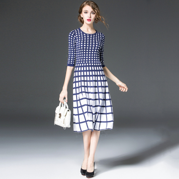 2015秋季欧美高端新款女装代理七分袖蓝白格子高腰针织连衣裙