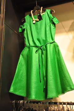 2015欧洲站小香风气质收腰显瘦连衣裙大码女装露肩袖绿色连衣裙。