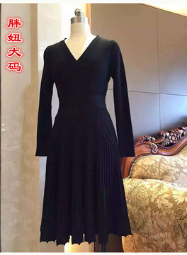 16韩版新款加肥大码女装胖mm修身显瘦性感v领百褶连衣裙