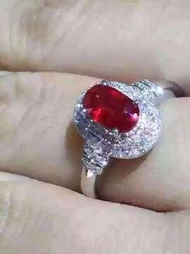 红宝石 主石1.4克拉 鸽血红 表现出色 钻石白金豪华镶嵌