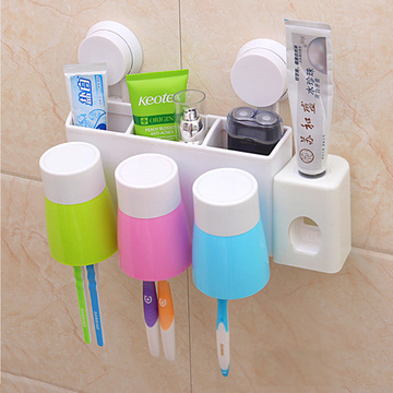 吸壁式三口牙刷架套装牙刷杯漱口杯挂架创意牙刷盒自动挤牙膏器