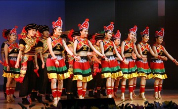 云南彝族演出服装夏日里的滴滴调彝族少数民族贵州歌舞瑶族舞蹈服